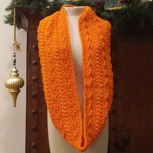 NWT BEAUTIFUL HANDCRAFTED INFINITY CROCHET SCARF IN A VIBRANT ORANGE COLOR.